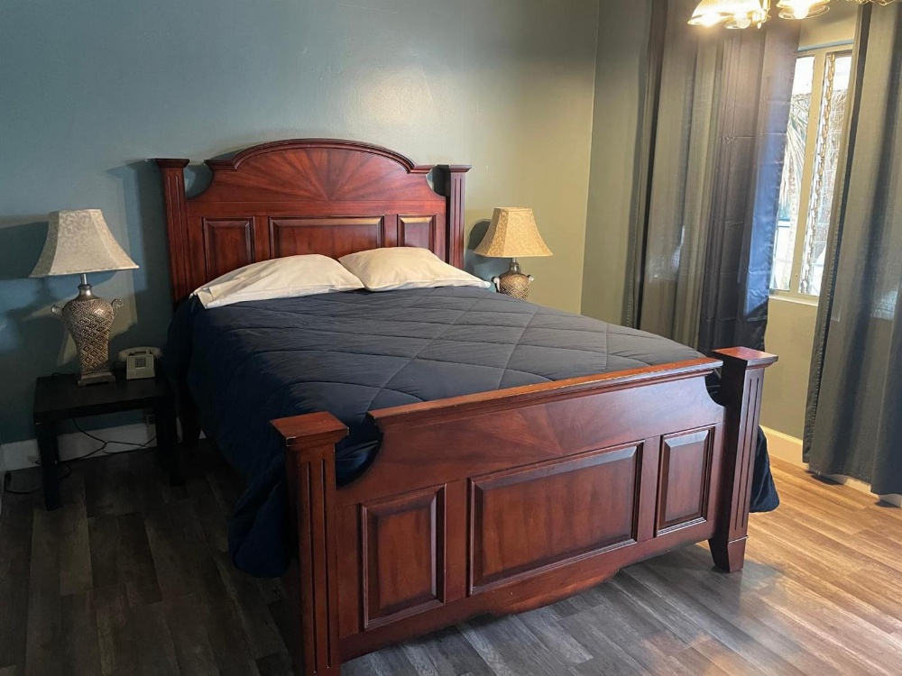 Los Angeles Adventurers All Suite Hotel